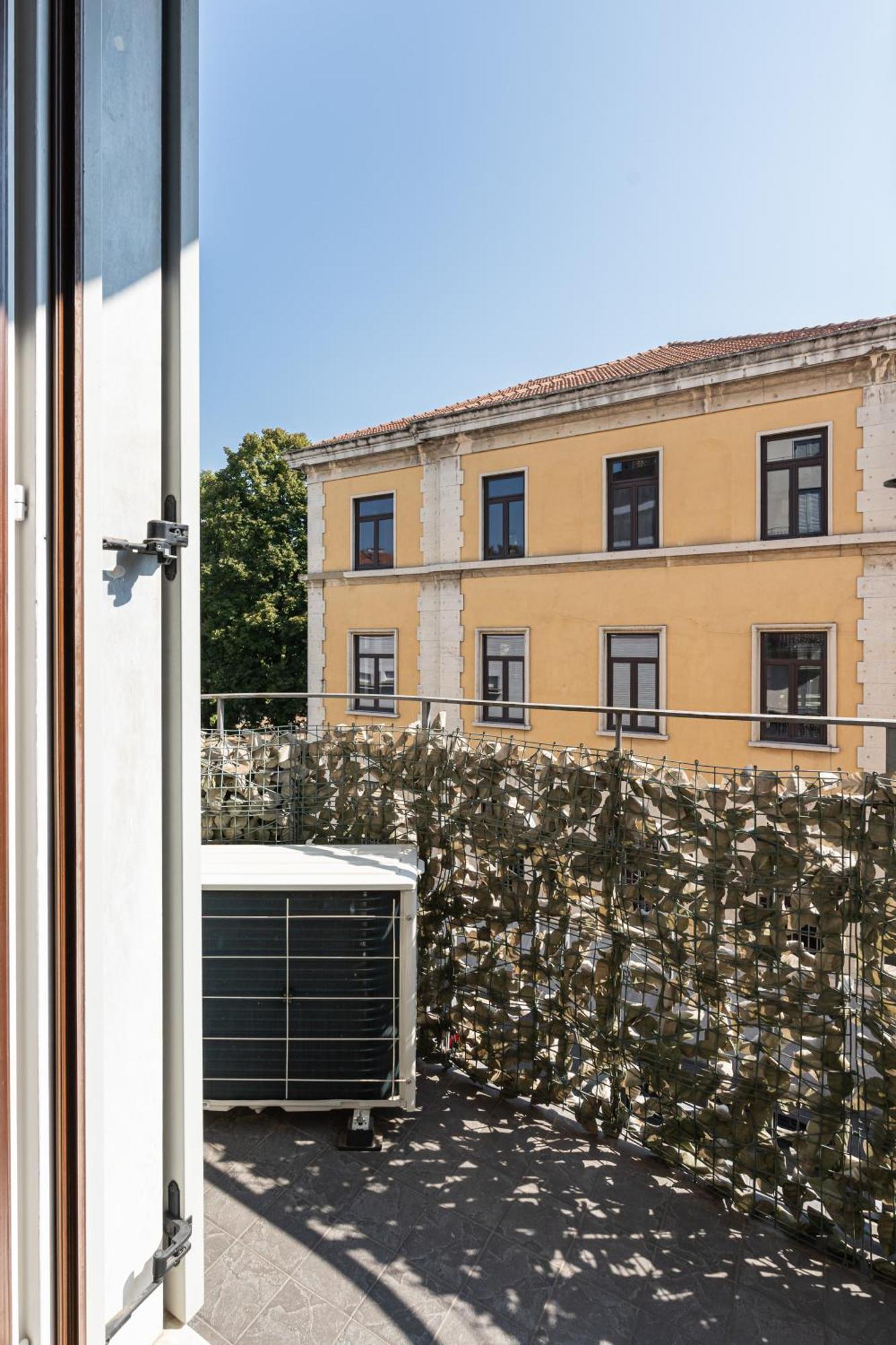 Splendid One Bedroom De Angeli 2nd Fl - Mirable Pm Apartment *